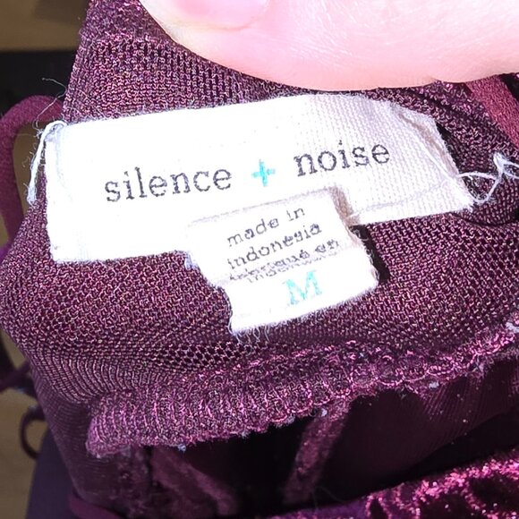 Silence & Noise Velver Romper - Picture 3 of 6